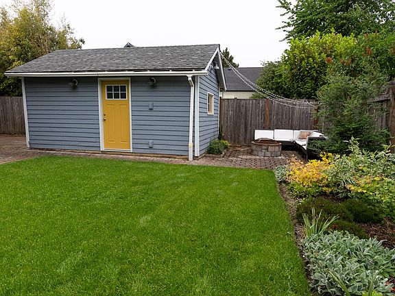 Detached garage/workshop with electricity.