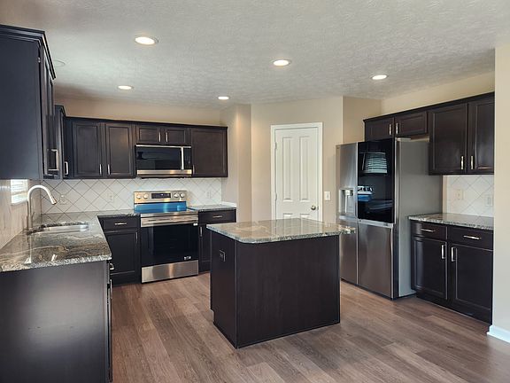 5th image of 11819 Bellhaven Dr