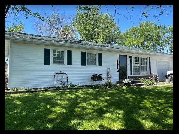 801 Willow Ln, Macon, MO 63552