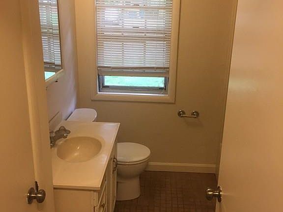 4th image of 44 Annmarie Dr
