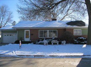 707 2nd St SW, Independence, IA 50644