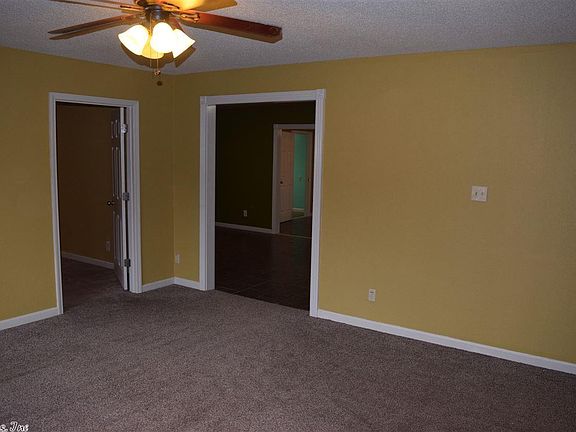 3rd image of 5912 Meadowbrook Ln