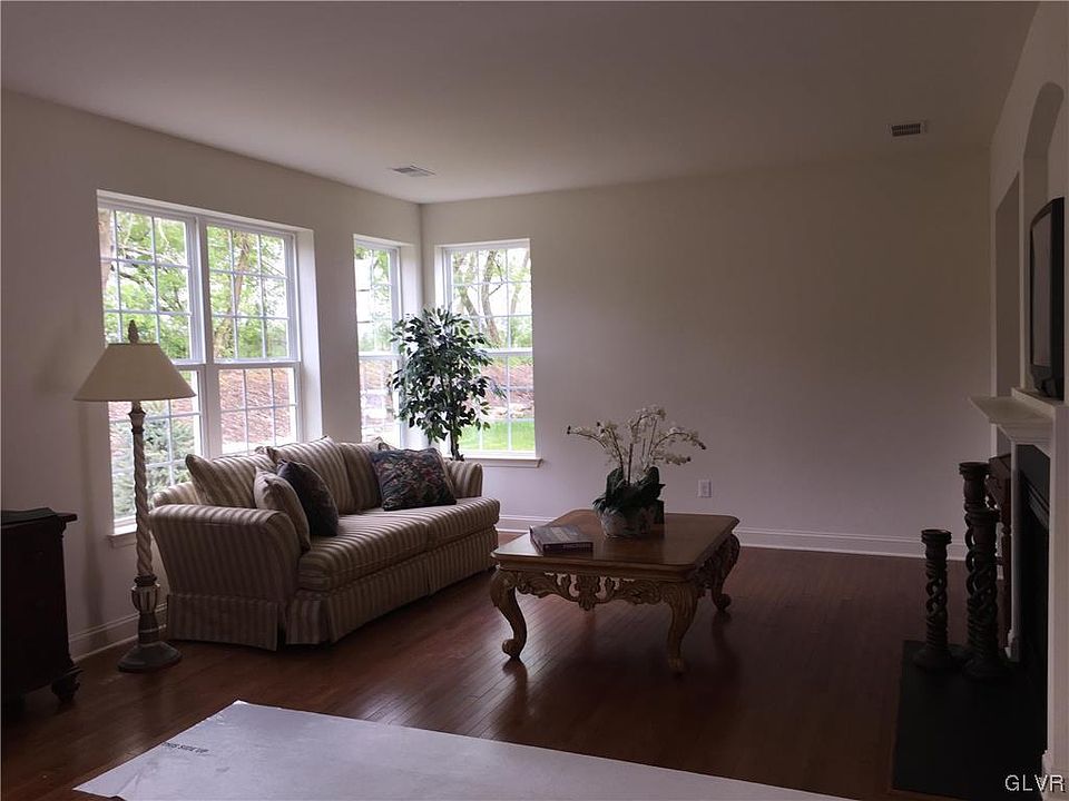 2nd image of 433 W 209 Newlins Rd E