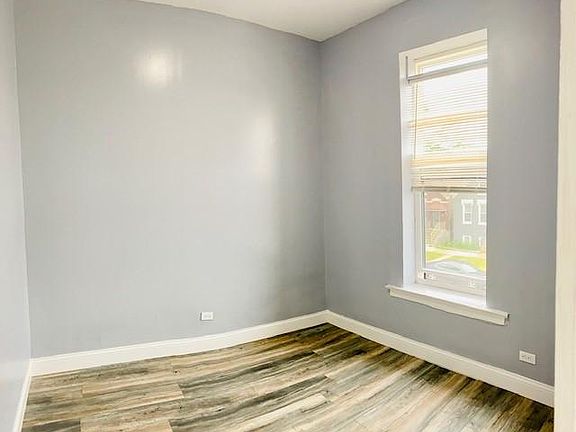 4th image of 3601 S Winchester Ave #2F
