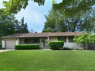 937 E Babcock Dr, Palatine, IL 60074