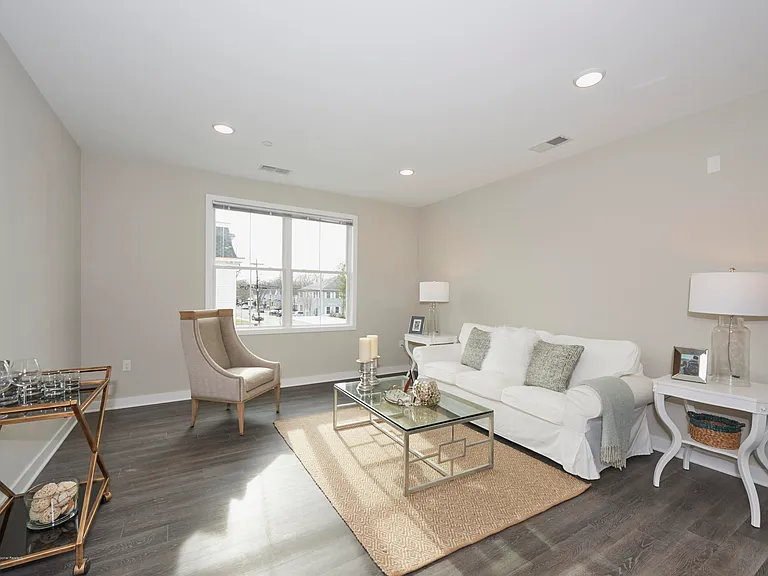 92 Drives James Parker Blvd #306 — Photo 2