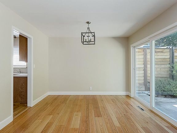 4th image of 5 Stowe Ln