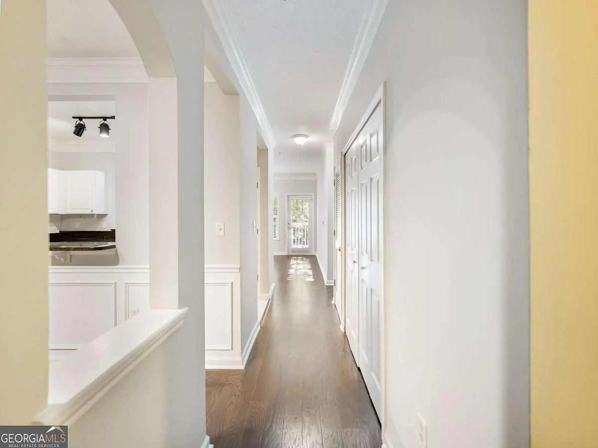 3 bed, 2.0 bath, $2,400 — Photo 4