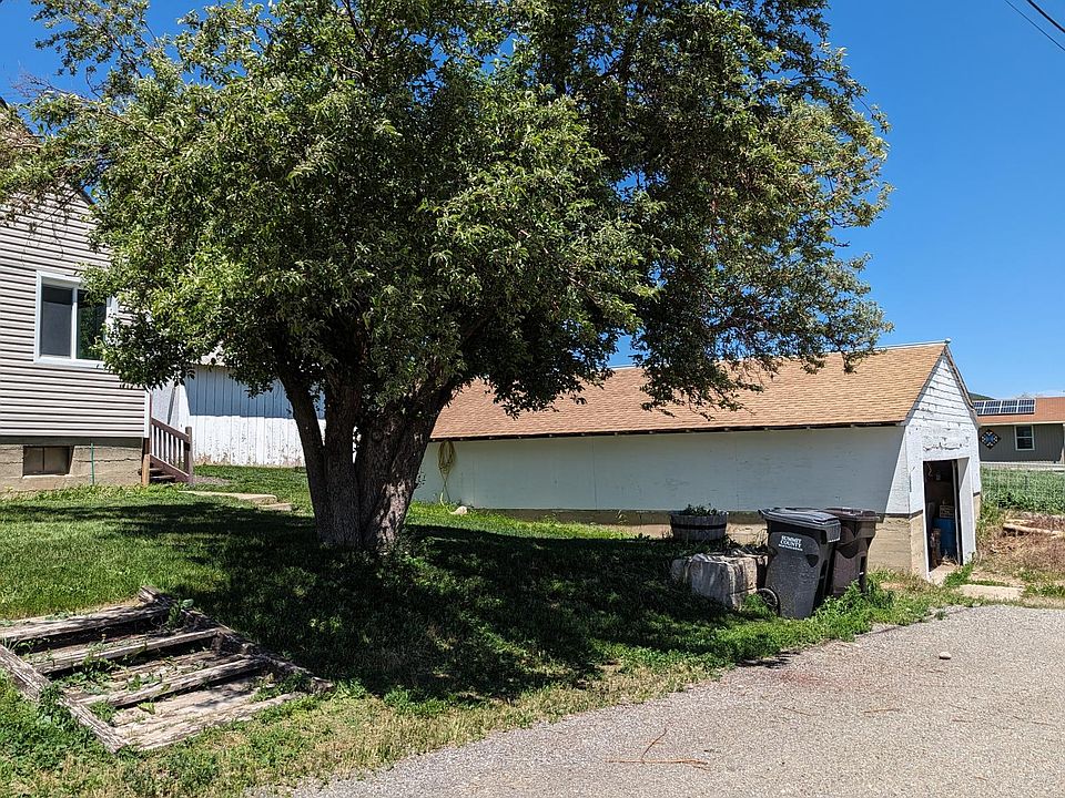 2nd image of 625 E Chalk Creek Rd