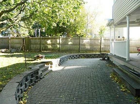 5th image of 81 Blossom St