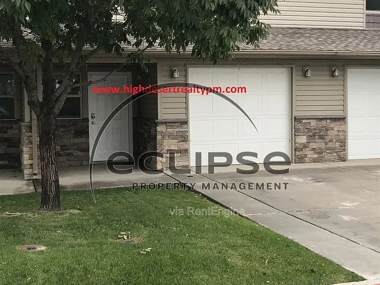2463 1/2 Theresea Ln — Photo 2