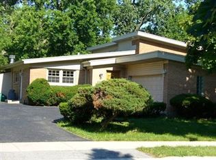 350 Wilshire Dr E, Wilmette, IL