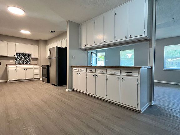 5th image of 203 Lynn Ln