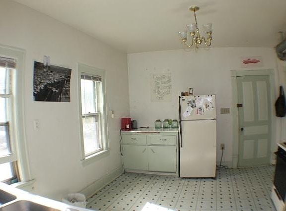 5th image of 2651 N Weil St