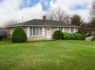 708 Longvue Dr, Houston, PA
