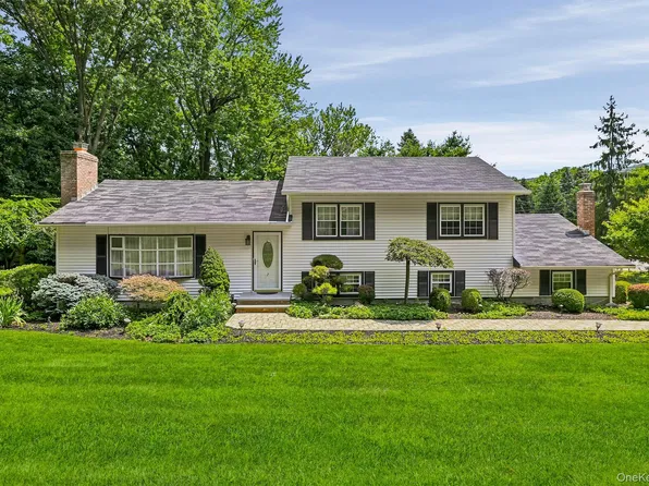 2 Buena Vista Terrace, Central Valley, NY 10917