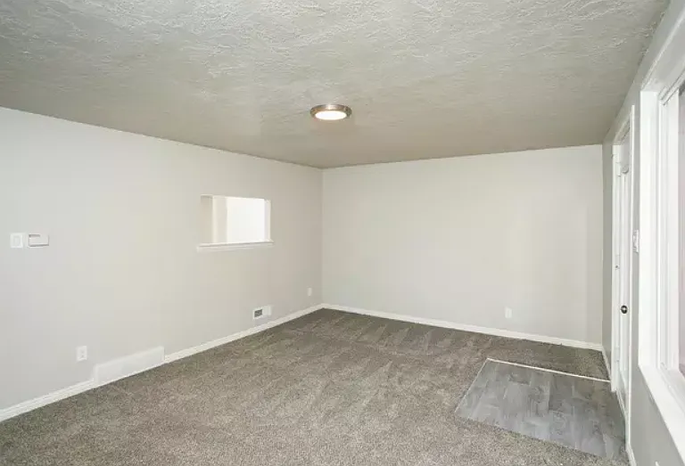 396 N Center St — Photo 4