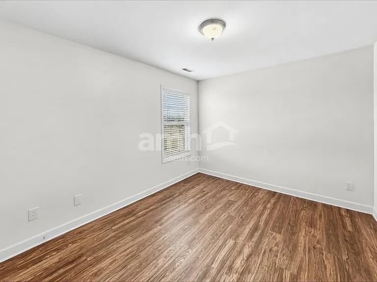 1305 Bantry Dr — Photo 18