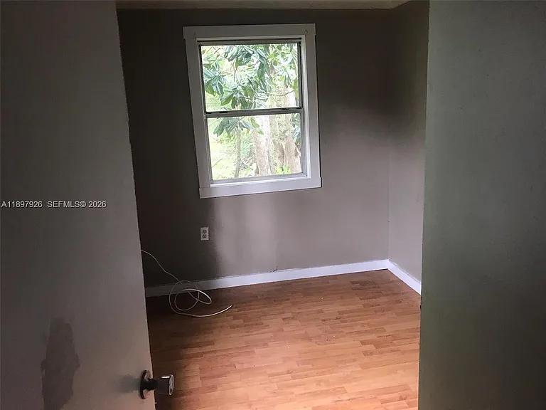 2748 Broadway Ave — Photo 8