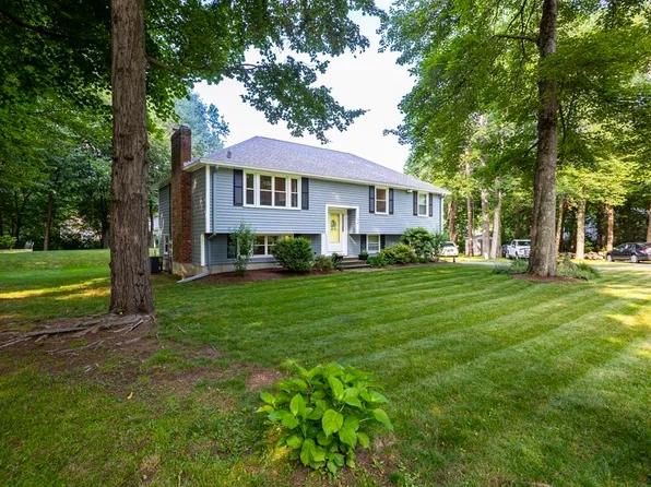 26 Walnut St, Foxboro, MA 02035