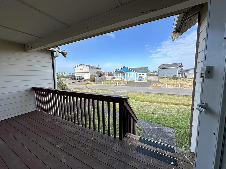 1106 Fairwood Dr SW — Photo 3