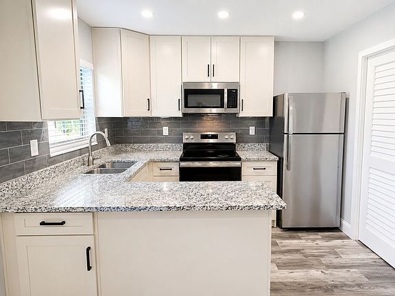 4th image of 2728 Goodrich Ave