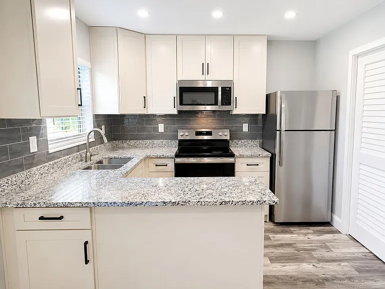 2728 Goodrich Ave — Photo 4