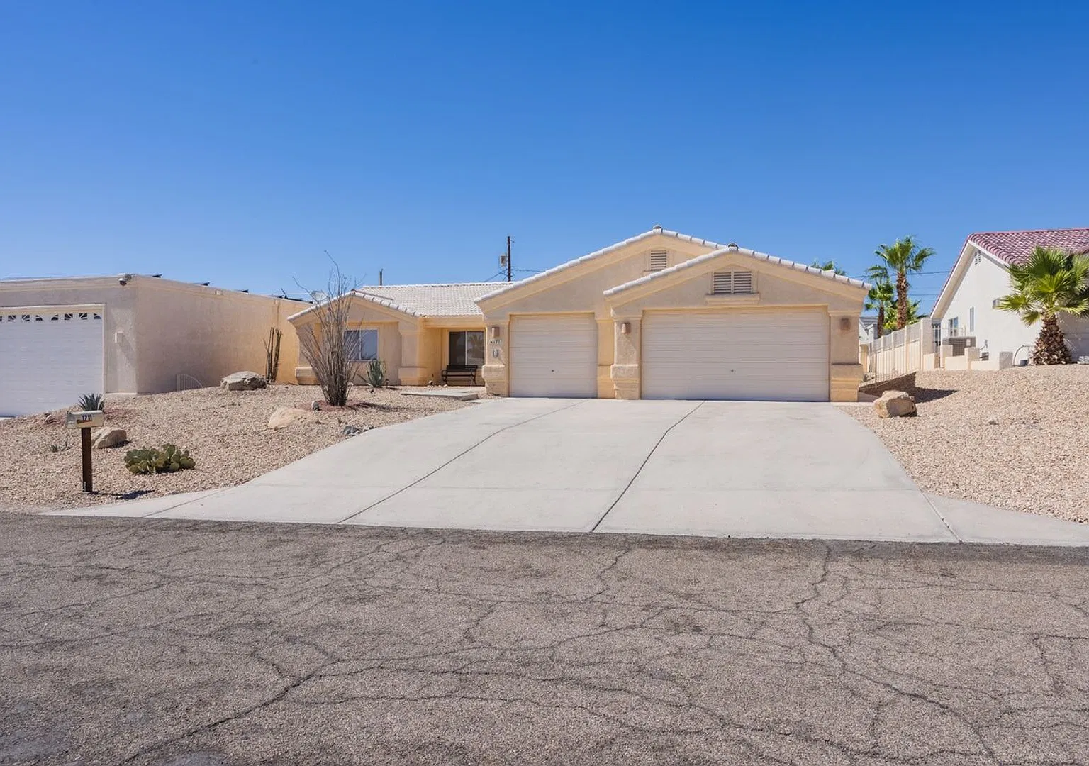 Winter Lhc Vacation Home — Photo 1