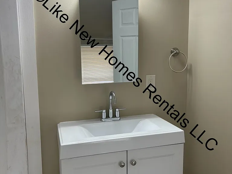 527 Fletcher St — Photo 6