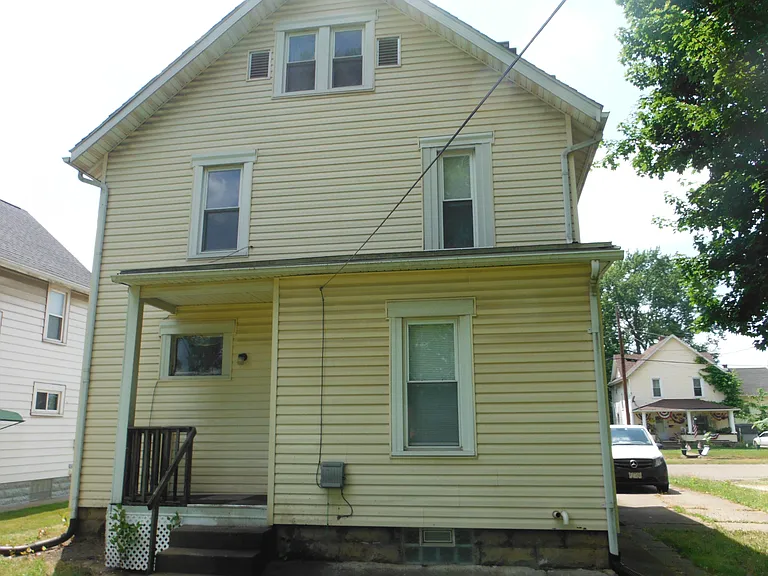 1364 Stark Ave SW — Photo 3