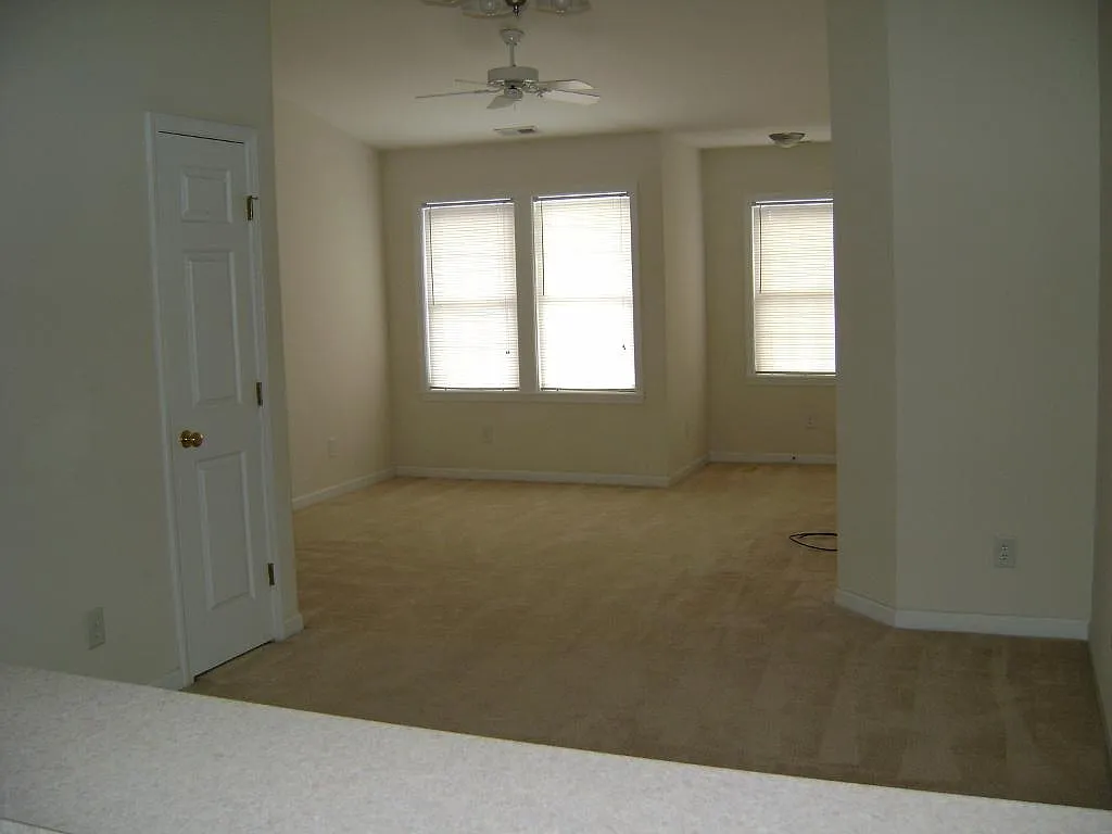 2 bed, 972 sqft, $1,450 — Photo 2
