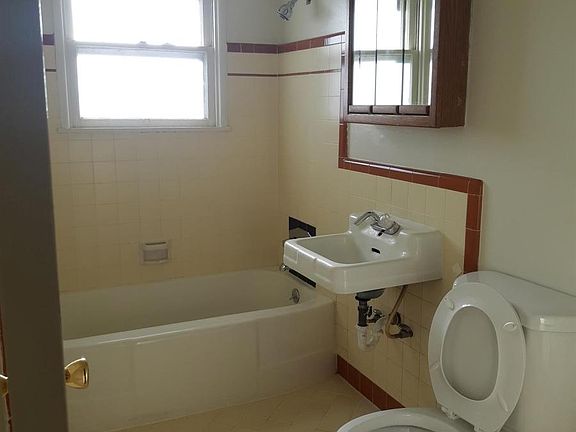 3rd image of 575 Linden Dr #575