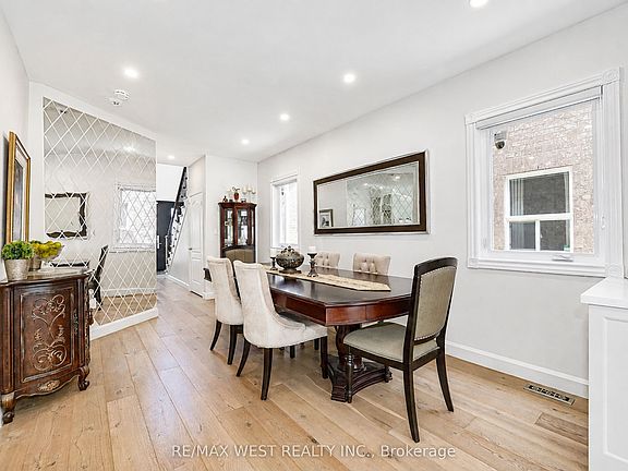 3rd image of 139 River Ridge Blvd