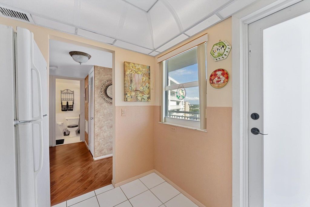 201 N Ocean Boulevard #1102, photo 6