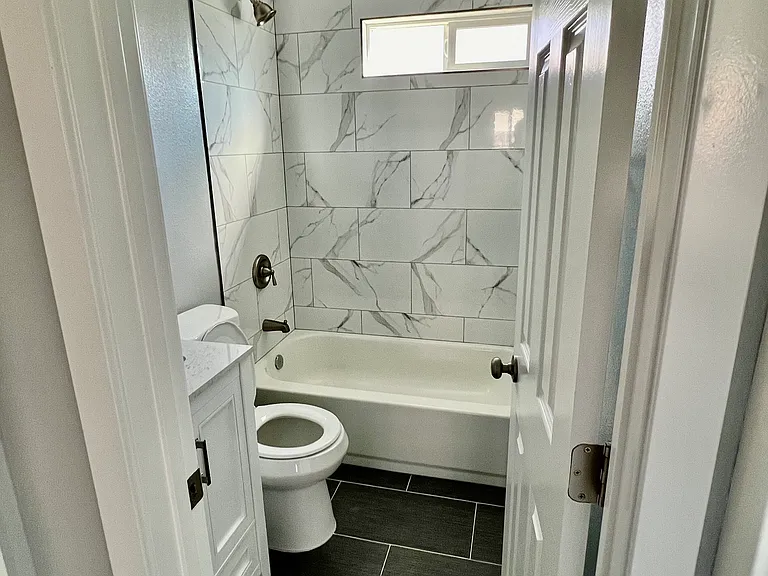 1854 Marine Ave #4 — Photo 8