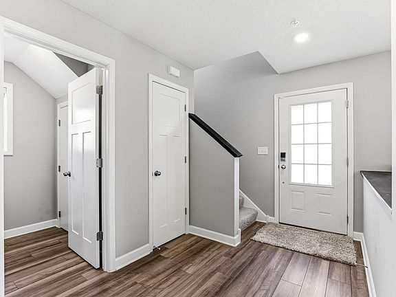 4th image of 1136 Middlefield Rd