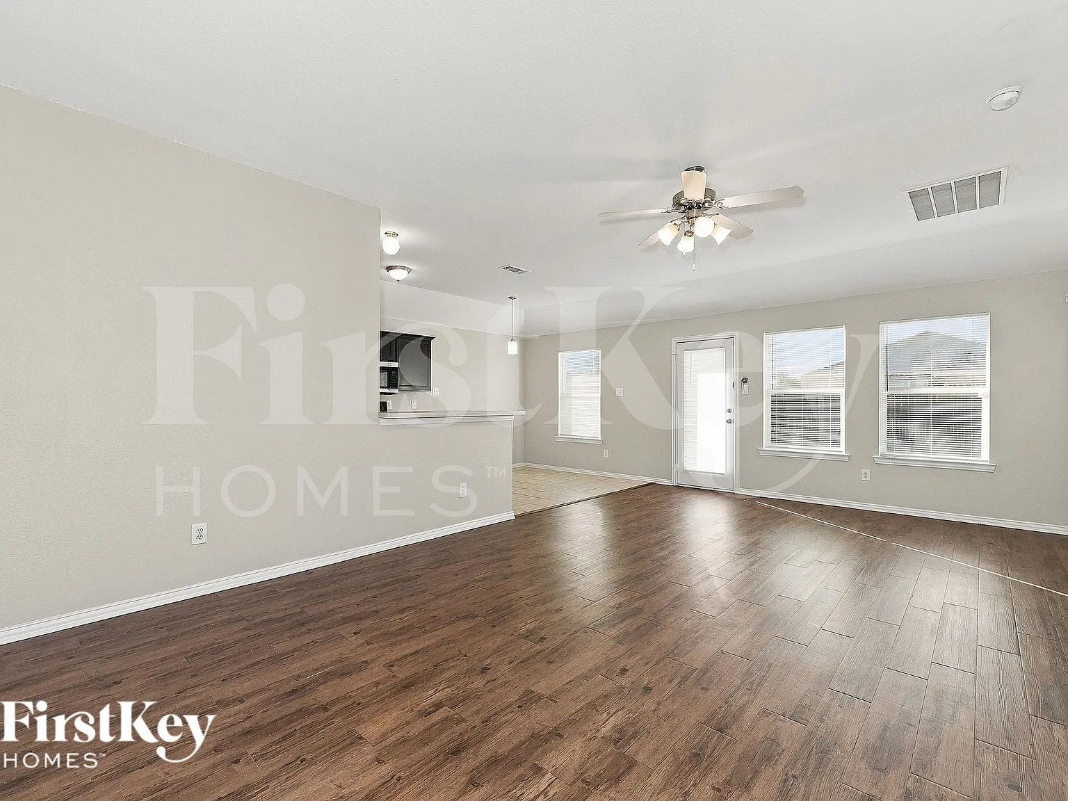 3 bed, 2.0 bath, 1345 sqft, $1,695 — Photo 3