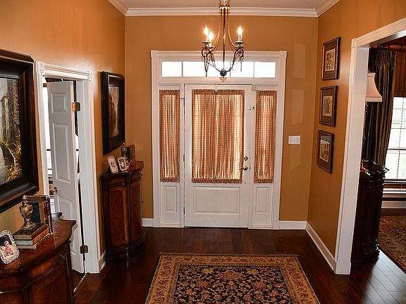 4th image of 208 Sharpsburg Dr