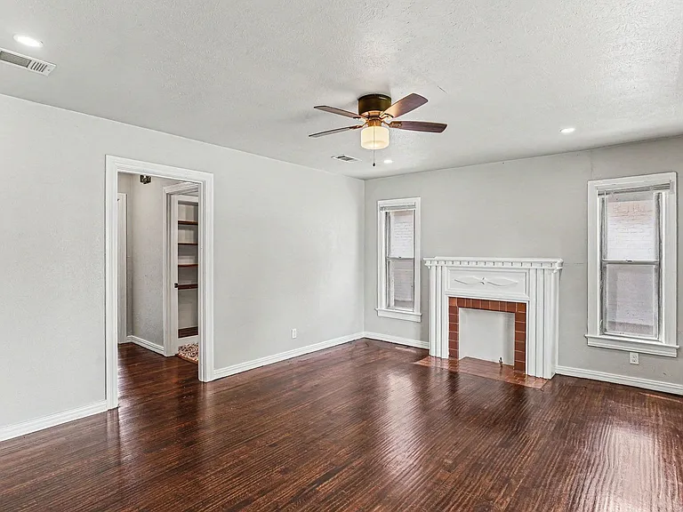 1108 E Robert St — Photo 7