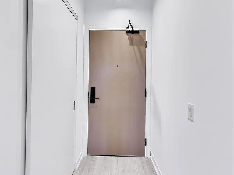 195 McCaul St #502 — Photo 5
