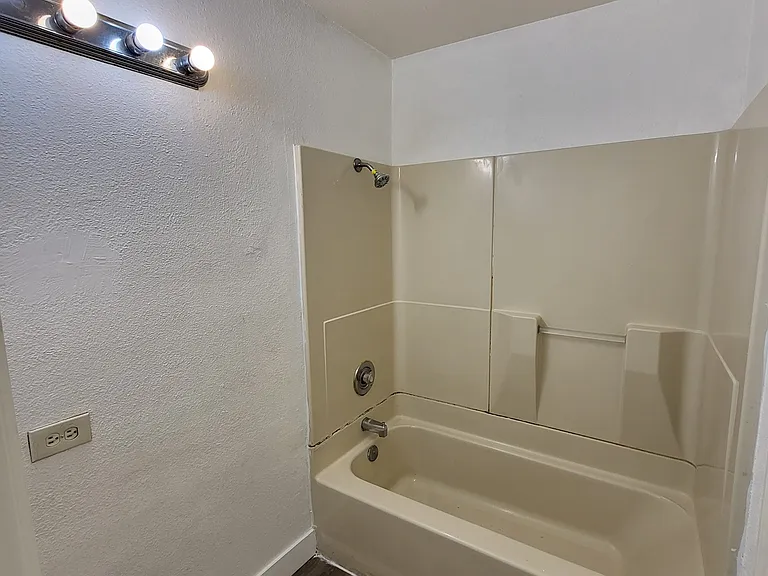 4456 Buena Vista Dr — Photo 14