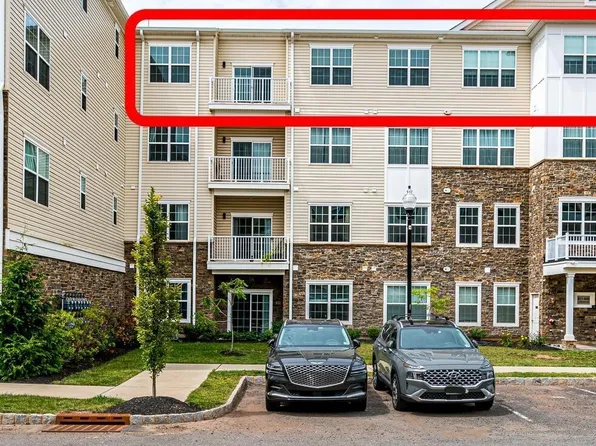 642 Lorhan Dr, Piscataway, NJ 08854