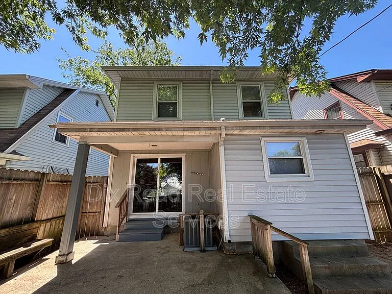 217 Fernwood Ave — Photo 3