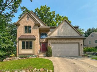 208 Cloverport Ave, Rochester Hills, MI 48307