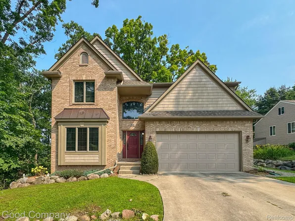 208 Cloverport Ave, Rochester Hills, MI 48307