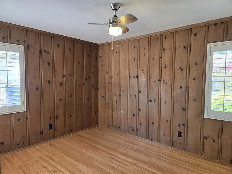 4971 Cresita Dr — Photo 10