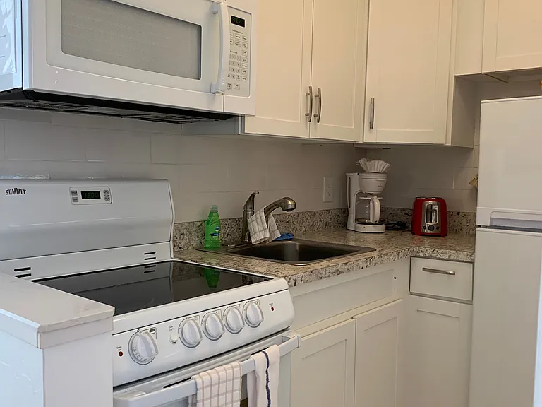 605 N Riverside Dr #2 — Photo 9