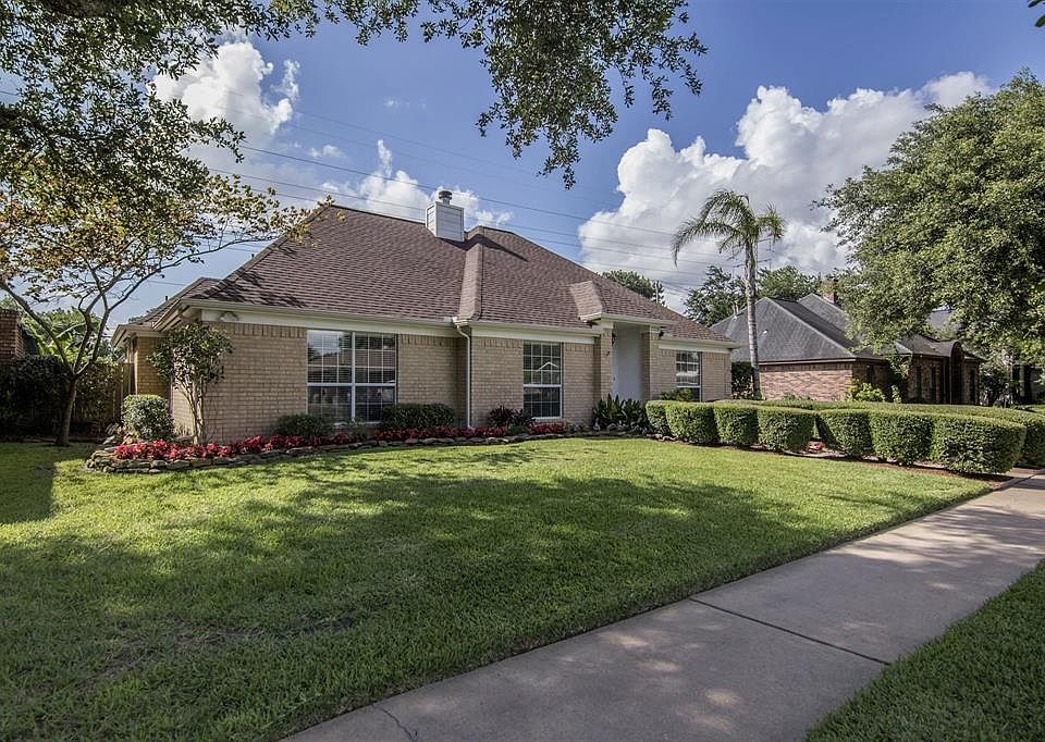 1st image of 2320 Country Club Dr