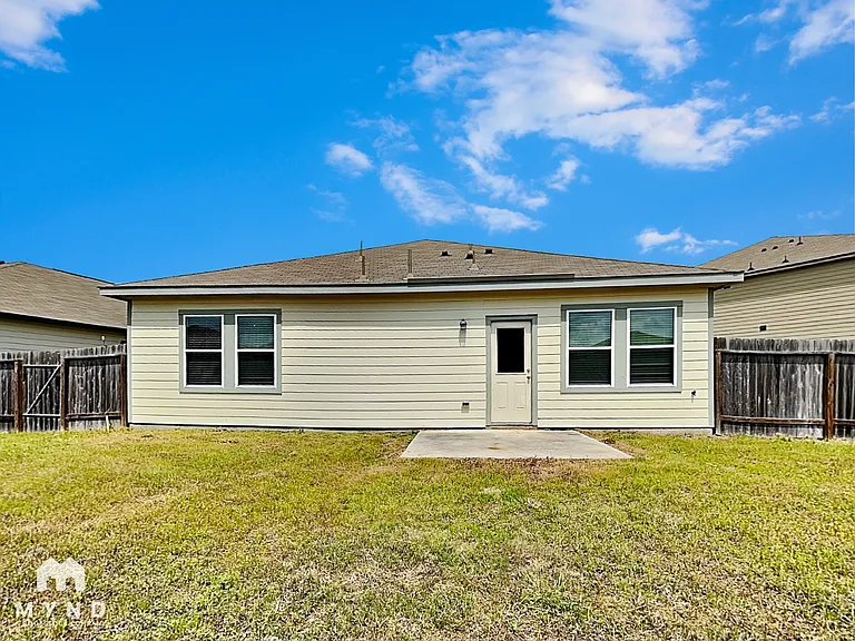1056 Banyon Tree Ln — Photo 14