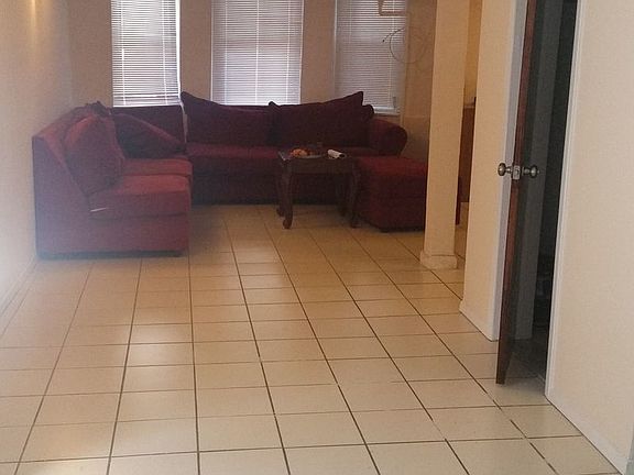 4th image of 2742 Gifford Ave